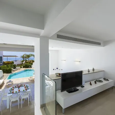 Villa Your Beautiful Holiday Minutes From Fig Tree Bay, 1513 *
