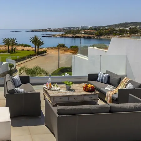Villa Your Beautiful Holiday Minutes From Fig Tree Bay, 1513